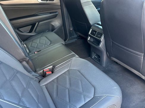Used 2024 Volkswagen Atlas Cross Sport SE AWD/4WD image 18