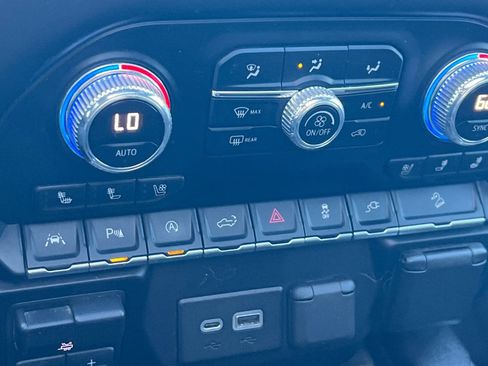 Used 2019 GMC Sierra 1500 AT4 w/ AT4 Premium Package AWD/4WD image 17