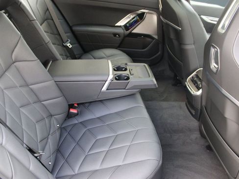 New 2026 BMW 750e xDrive image 31