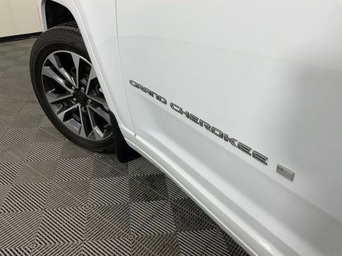 Used 2025 Jeep Grand Cherokee Overland w/ Adv Protech Group III image 37