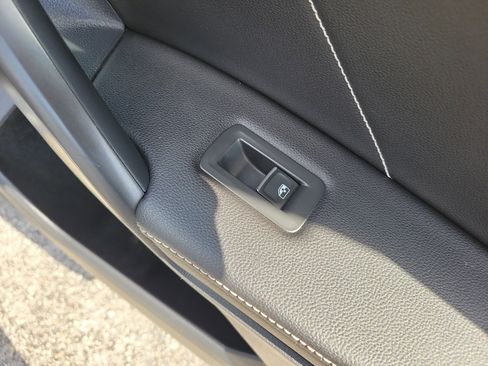 Used 2022 Volkswagen Tiguan SE image 12