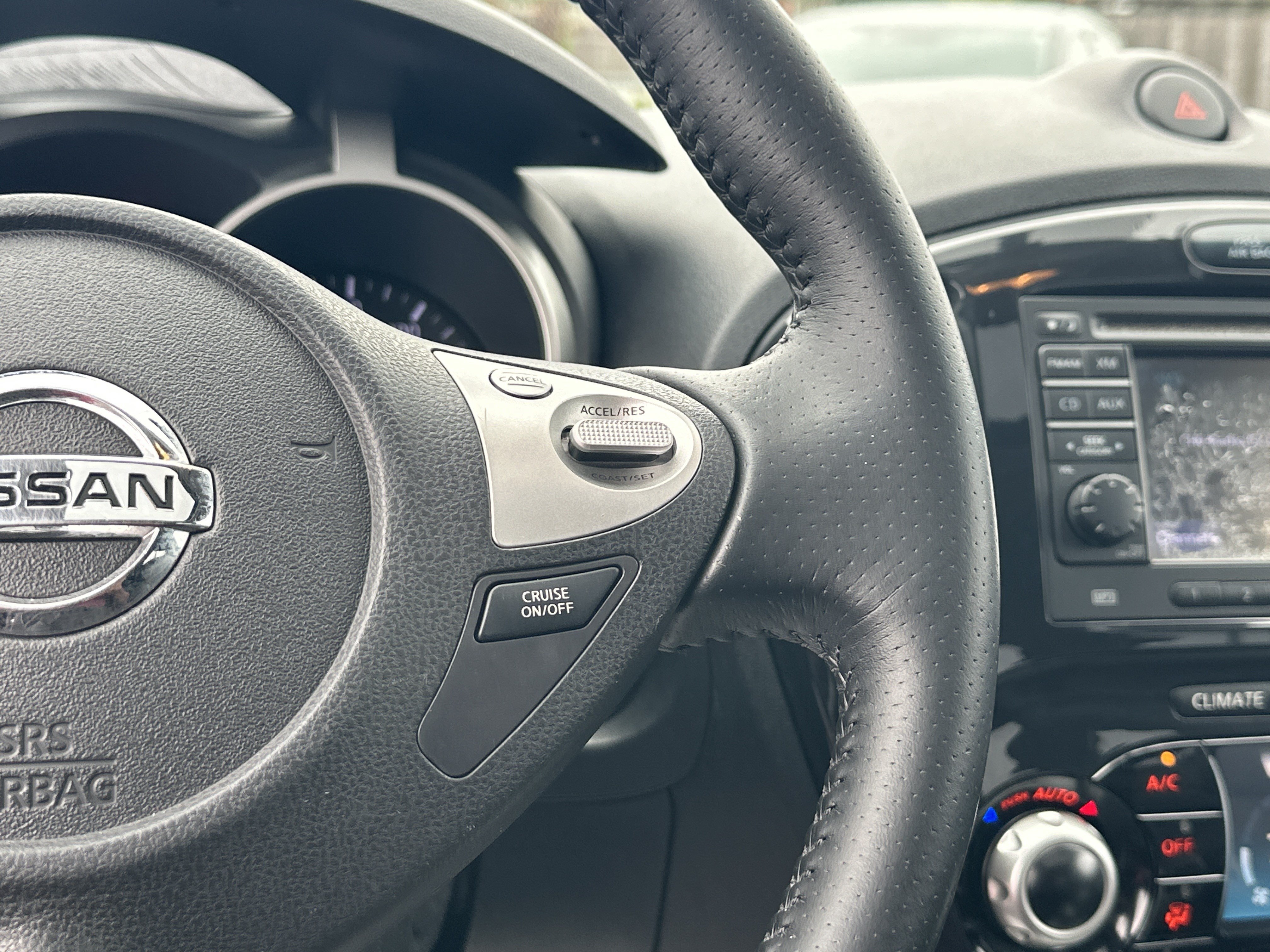 Used 2012 Nissan Juke SL FWD image 29