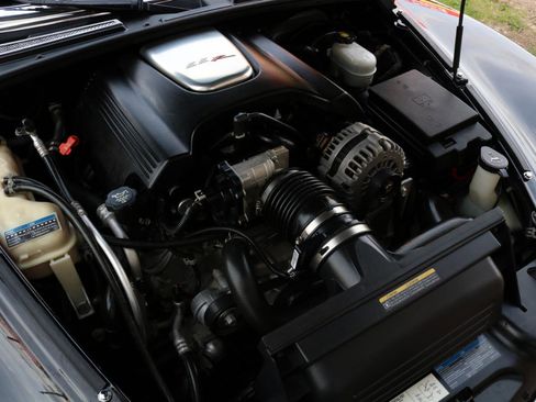 Used 2004 Chevrolet SSR w/ Preferred Equipment Group image 47