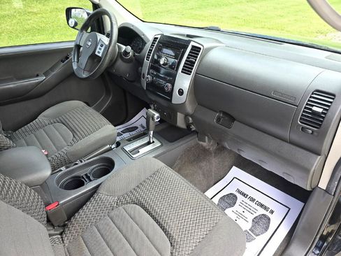 Used 2010 Nissan Frontier SE w/ SE Value Truck Pkg AWD/4WD image 15