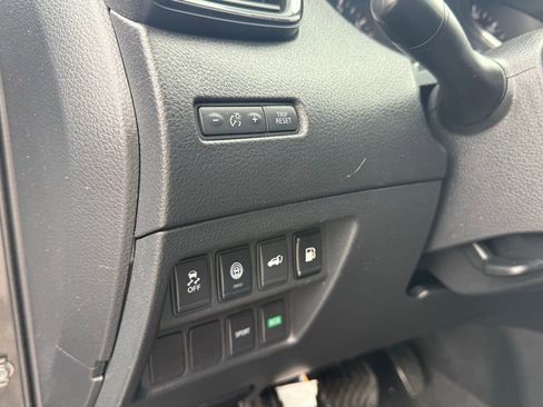 Used 2019 Nissan Rogue SV image 15