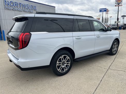 Used 2023 Lincoln Nautilus Reserve w/ Equipment Group 201A image 5