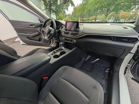 Used 2025 Nissan Altima 2.5 SV AWD/4WD image 11