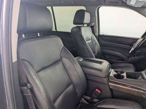 Used 2017 Chevrolet Suburban LT RWD image 32