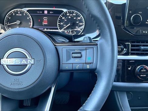 Used 2025 Nissan Pathfinder SL FWD image 12