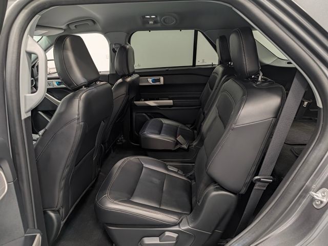 Used 2023 Ford Explorer Limited w/ Equipment Group 301A AWD/4WD image 32