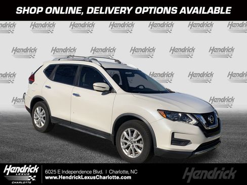 Used 2017 Nissan Rogue SV image 1