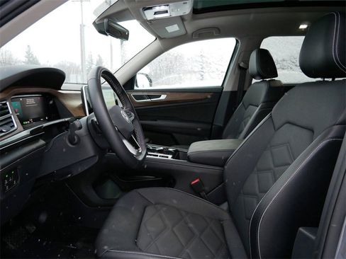 Used 2024 Volkswagen Atlas SE image 8