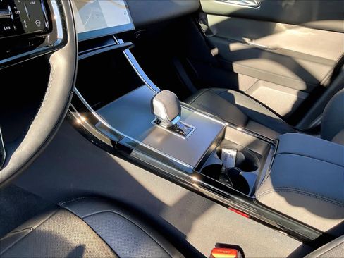 Used 2026 Land Rover Range Rover Velar S image 18