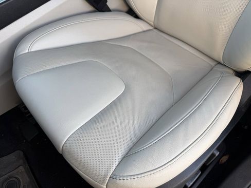 Used 2022 Ford Edge Titanium w/ Equipment Group 301A image 24