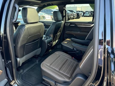 Used 2026 GMC Acadia Denali Ultimate AWD/4WD image 16