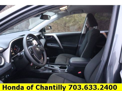 Used 2018 Toyota RAV4 LE image 22