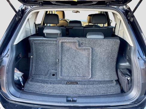 Used 2018 Volkswagen Tiguan SE w/ Front Fog Lights Package image 26