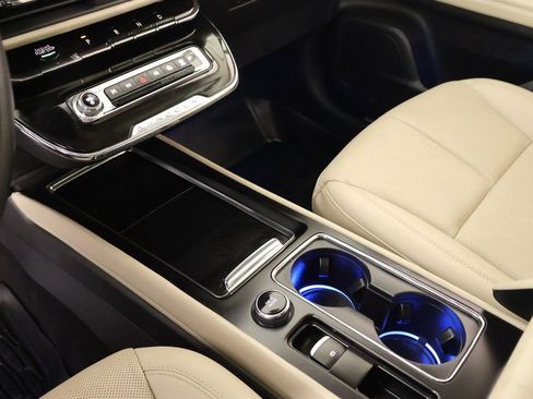 Certified 2025 Lincoln Corsair Reserve image 9