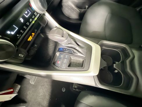 Used 2021 Toyota RAV4 LE FWD image 23