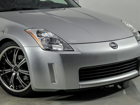 Used 2003 Nissan 350Z Touring RWD image 2