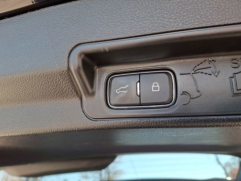 Used 2021 Ford Explorer XLT w/ Equipment Group 202A image 28