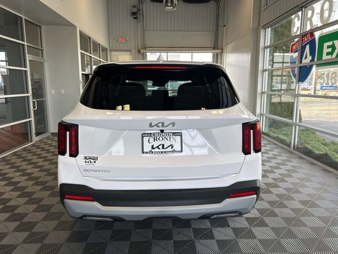 New 2026 Kia Sorento LX FWD image 5