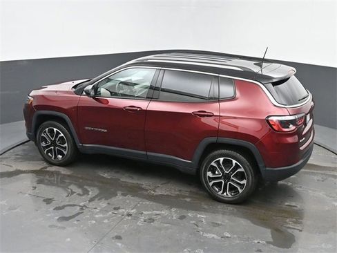 Used 2022 Jeep Compass Limited image 40