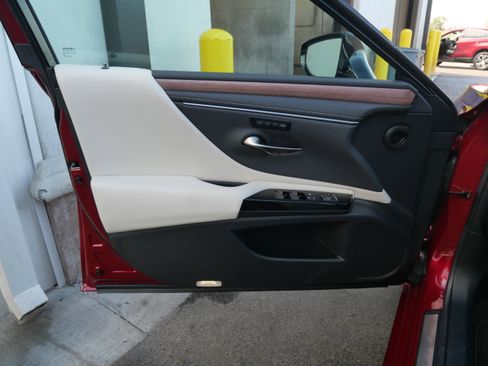 Certified 2025 Lexus ES 300h ES 300h image 16