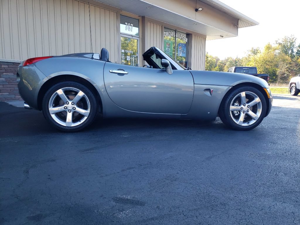 Used 2006 Pontiac Solstice Convertible w/ Premium Package RWD image 14