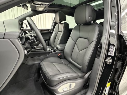 New 2026 Porsche Macan AWD/4WD image 30