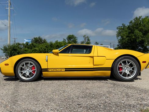 Used 2005 Ford GT RWD image 8
