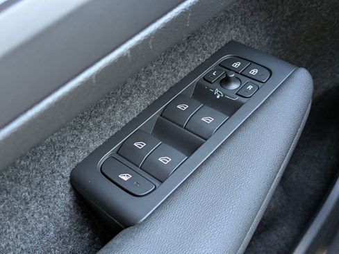 Certified 2024 Volvo XC40 Recharge Plus w/ Protection Package Premier image 22