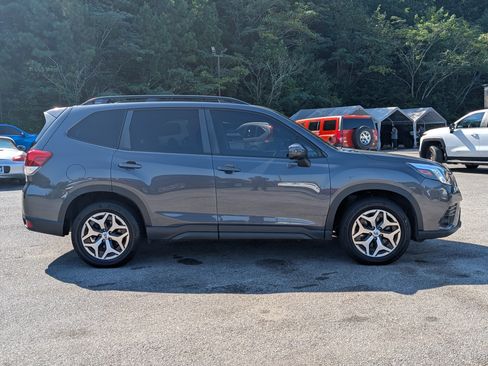 Used 2023 Subaru Forester Premium AWD/4WD image 10