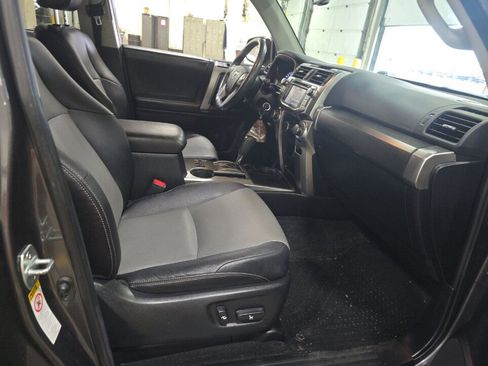 Used 2016 Toyota 4Runner SR5 Premium image 14