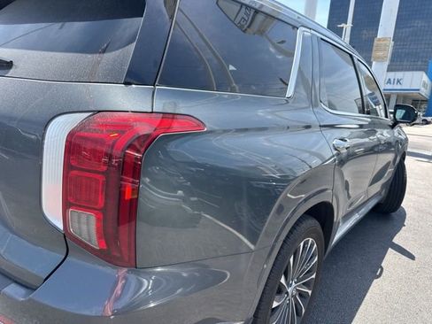 Used 2023 Hyundai Palisade Calligraphy FWD image 2