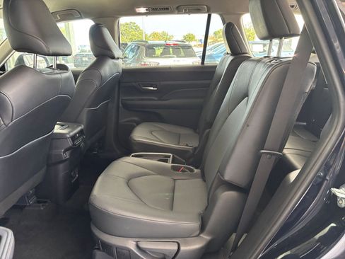 Used 2025 Toyota Grand Highlander XLE image 25