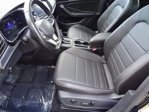 Used 2024 Volkswagen Jetta SE image 6