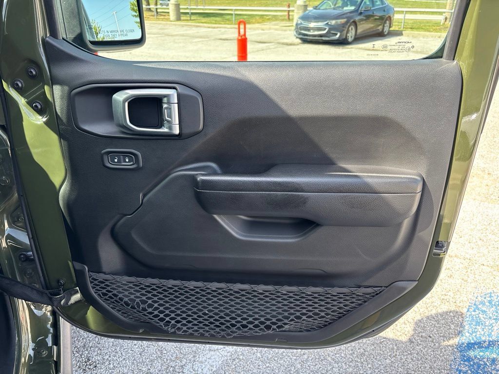 Used 2023 Jeep Wrangler Unlimited AWD/4WD image 25