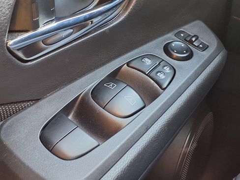Used 2022 Nissan Kicks SV FWD image 19