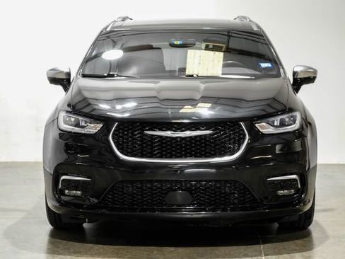 Used 2022 Chrysler Pacifica Pinnacle image 9