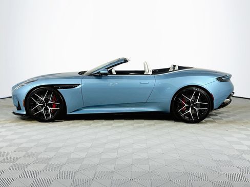 Used 2024 Aston Martin DB12 Convertible RWD image 17