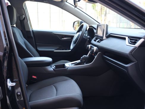 Used 2025 Toyota RAV4 XLE FWD image 37