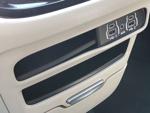 Used 2023 Chrysler Pacifica Touring-L FWD image 23