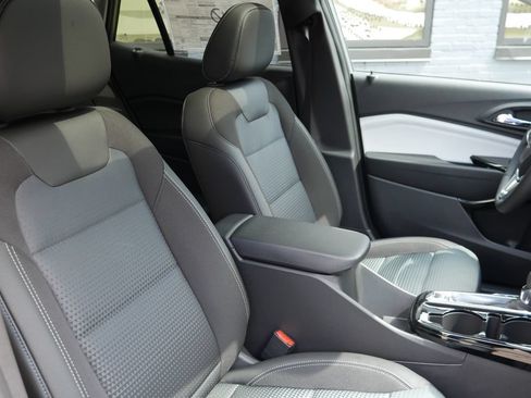 New 2026 Chevrolet Trax LT w/ Sunroof Package FWD image 11