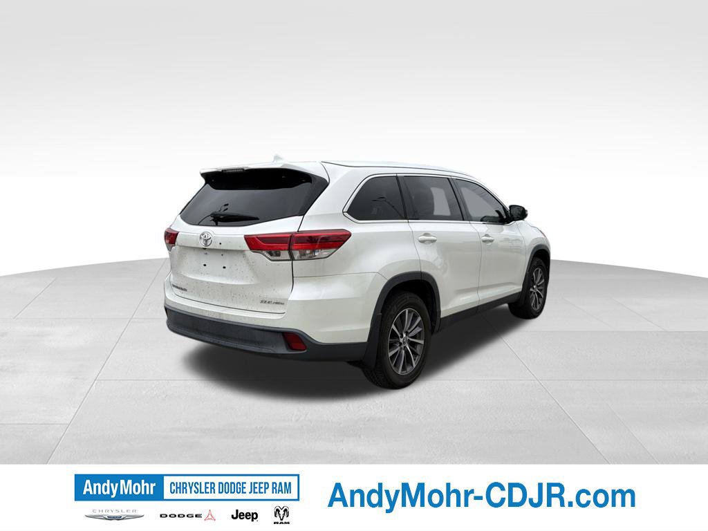 Used 2019 Toyota Highlander XLE AWD/4WD image 5