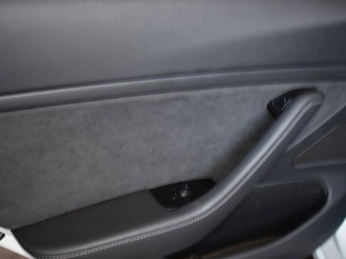 Used 2023 Tesla Model 3 Standard Range image 19