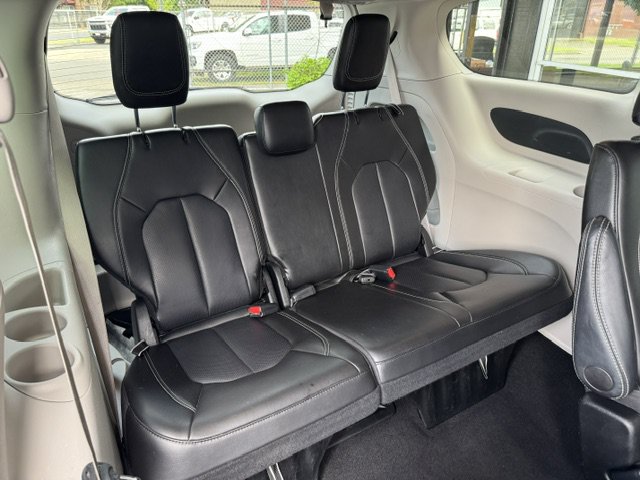 Used 2024 Chrysler Pacifica Touring-L FWD image 15