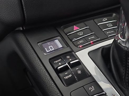 Used 2018 Porsche Macan AWD/4WD image 23