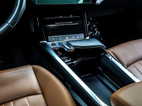 Used 2022 Audi e-tron Premium image 6