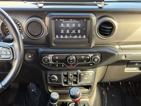 Used 2021 Jeep Gladiator Sport image 20